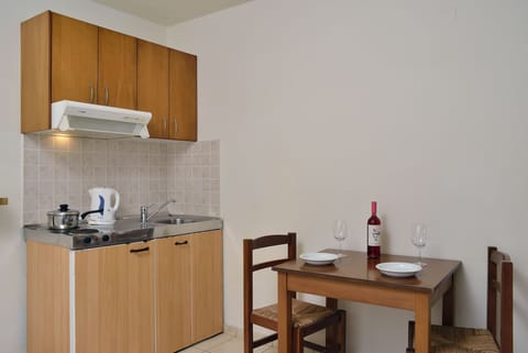 Economy Studio (Ground floor) | Private kitchen | Fridge, stovetop, coffee/tea maker, electric kettle