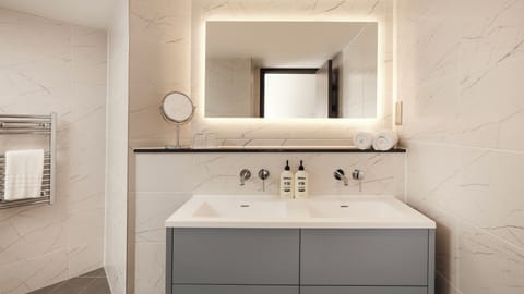 Premium Room, 1 King Bed, Balcony, Sea View | Bathroom | Combined shower/tub, free toiletries, hair dryer