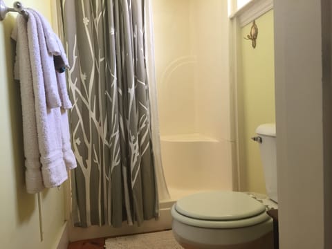 Small Queen | Bathroom | Shower, free toiletries, towels