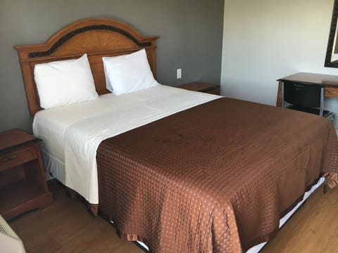 Standard Room, 1 Queen Bed | Free WiFi, wheelchair access