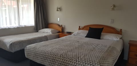 One Bedroom Suites, Accessible | Desk, iron/ironing board, free WiFi, bed sheets