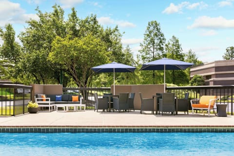 Outdoor pool, pool umbrellas