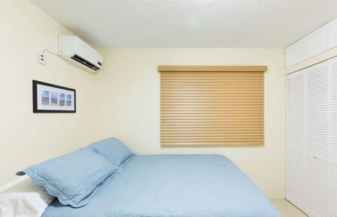 Superior Apartment, 1 Bedroom, Kitchen, Executive Level | 1 bedroom, Egyptian cotton sheets, premium bedding, in-room safe