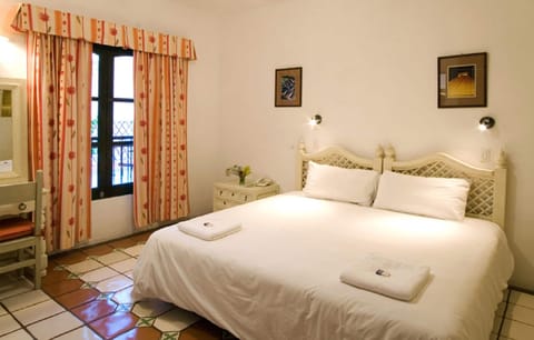 Superior Room, 1 King Bed | In-room safe, desk, iron/ironing board, free WiFi