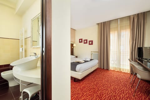 Superior Double Room | Minibar, in-room safe, desk, soundproofing