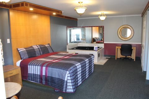 Standard Room, 1 King Bed, Jetted Tub | Desk, blackout drapes, iron/ironing board, free WiFi