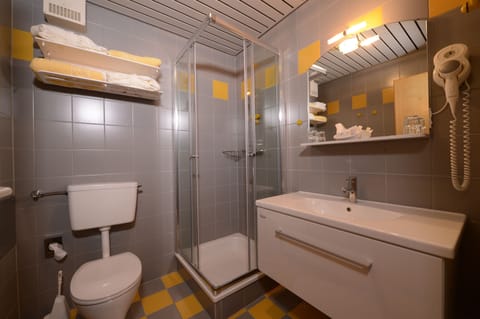 Classic Double Room, Balcony | Bathroom | Shower, free toiletries, hair dryer, bathrobes