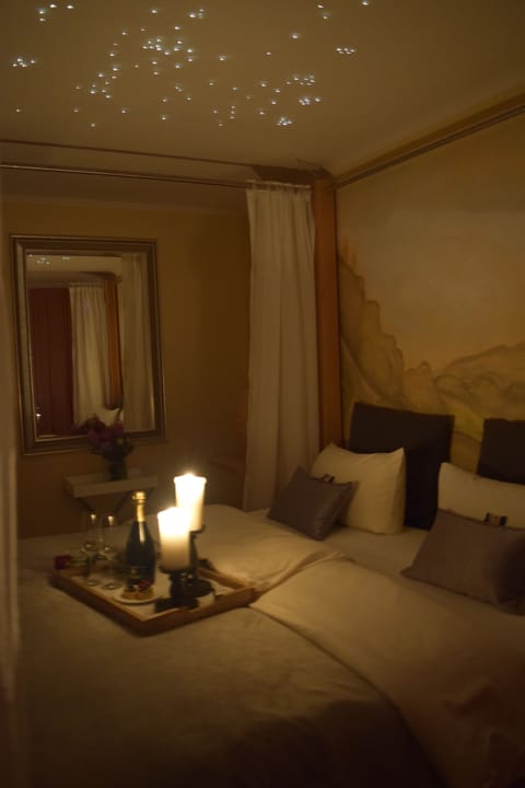 Premium Suite | 1 bedroom, premium bedding, minibar, in-room safe