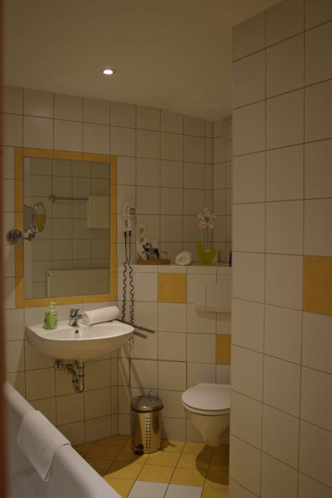 Superior Double Room | Bathroom | Deep soaking tub, designer toiletries, hair dryer, towels