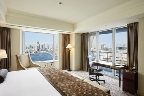 Junior Suite, 1 King Bed, Club Lounge Access, River View | Minibar, in-room safe, desk, blackout drapes