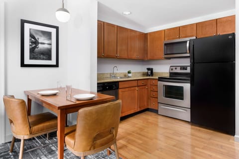 2 Queens 1 Bed Room Suite Non-Smoking | Private kitchen | Fridge, microwave, stovetop, dishwasher