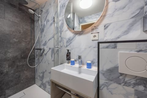 Standard Double Room | Bathroom | Shower, eco-friendly toiletries, towels