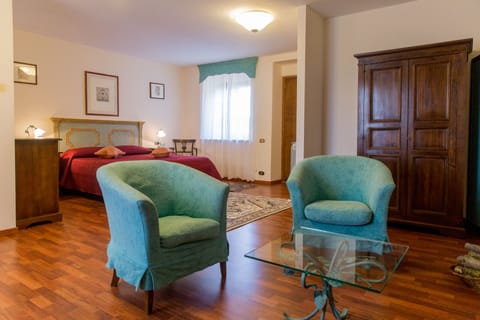 Deluxe Room, 1 Bedroom | Living area | Flat-screen TV