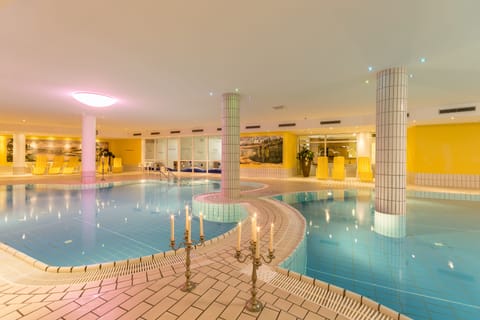 3 indoor pools, sun loungers