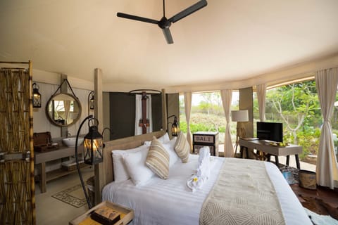 Minibar, in-room safe, desk, laptop workspace