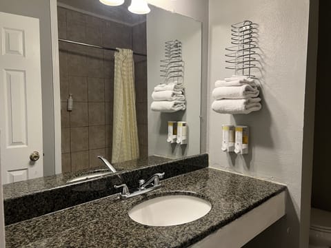 Standard Room, 1 King Bed | Bathroom | Combined shower/tub, towels