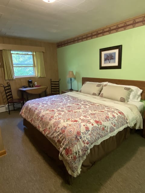 Superior Room, 1 King Bed | Iron/ironing board, free WiFi, bed sheets