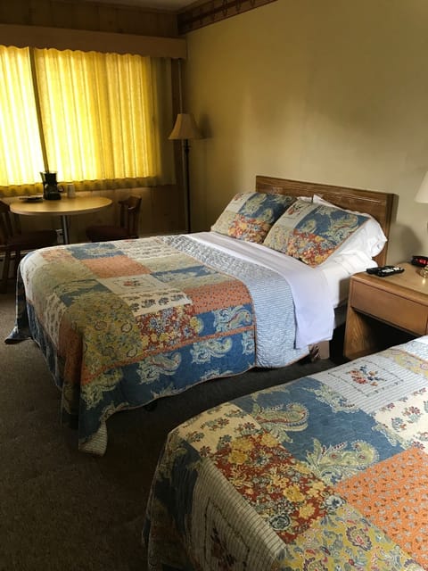 Standard Room, 2 Double Beds | Iron/ironing board, free WiFi, bed sheets