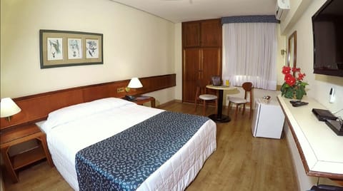 Double Room | Minibar, desk, blackout drapes, free WiFi