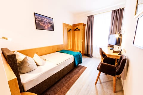 Basic Single Room, 1 Twin Bed, Non Smoking | 1 bedroom, premium bedding, free minibar, in-room safe