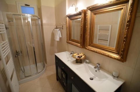 Family Suite, Sea View | Bathroom | Free toiletries, hair dryer, slippers