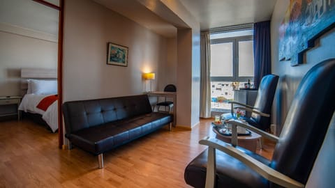 Superior Room, 1 King Bed, Private Bathroom | In-room safe, desk, free WiFi