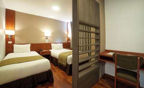 Standard Room, 2 Twin Beds | In-room safe, desk, free WiFi