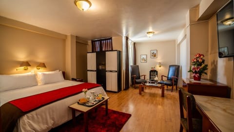 Superior Room, 1 King Bed, Private Bathroom | In-room safe, desk, free WiFi