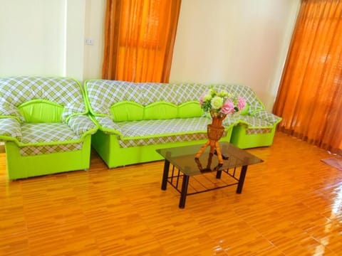 Grand Bungalow, 2 Bedrooms | Living room | TV