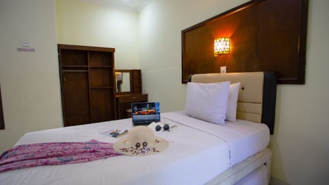 Standard Single Room, 1 Twin Bed, Non Smoking | In-room safe, desk, free WiFi, bed sheets