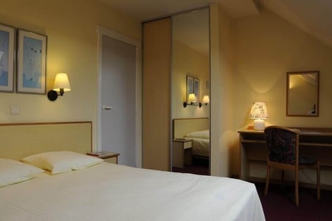 In-room safe, desk, free cribs/infant beds, free WiFi