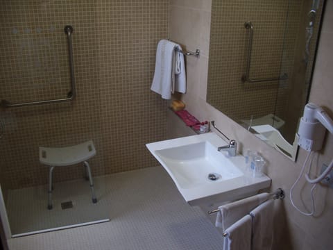 Superior Double Room, Accessible | Bathroom | Combined shower/tub, free toiletries, hair dryer, towels