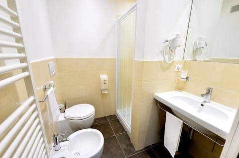 Shower, free toiletries, hair dryer, bidet