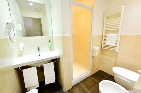 Shower, free toiletries, hair dryer, bidet