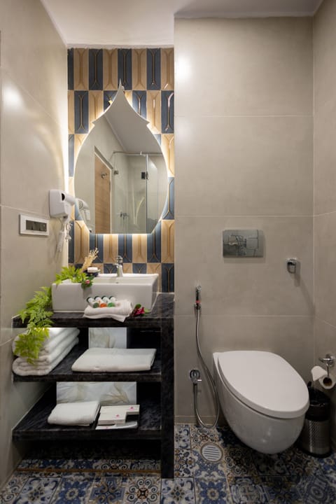 Luxurious moroccan Theme room with panoramic city view and Designer Bed | Bathroom | Shower, free toiletries, towels, soap
