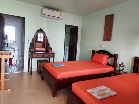 Standard Twin Room | Individually furnished, free WiFi, bed sheets