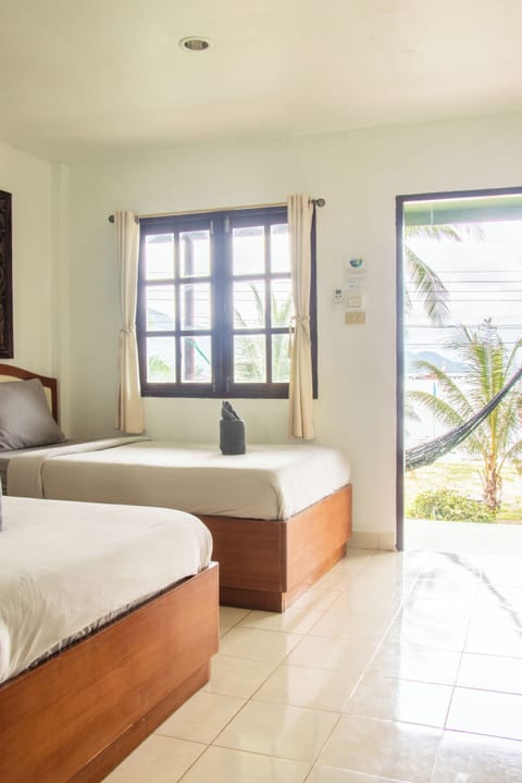 Deluxe room sea view with twin bed | Individually furnished, free WiFi, bed sheets