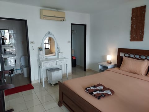 Double Deluxe Air Con | Individually furnished, free WiFi, bed sheets