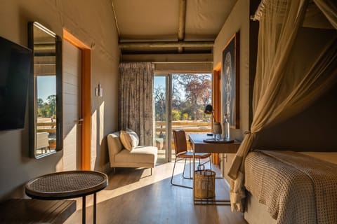 Hippo Creek Villa | Premium bedding, free minibar, in-room safe, desk