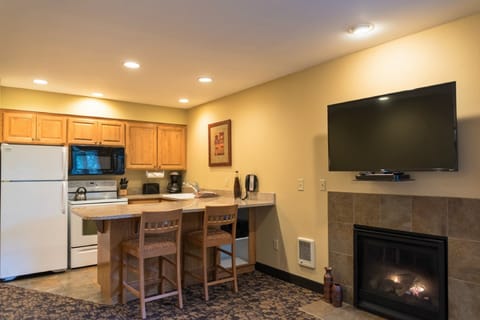 Suite, 1 Bedroom | Private kitchen | Full-size fridge, microwave, oven, stovetop