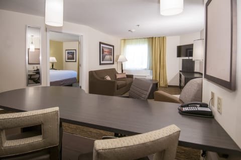 Suite, 1 Bedroom | Desk, soundproofing, free WiFi, bed sheets