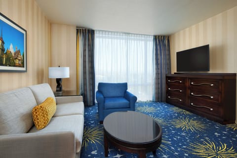 Suite (Family Suite) | Premium bedding, in-room safe, individually decorated