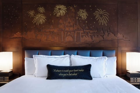 Premium bedding, in-room safe, individually decorated