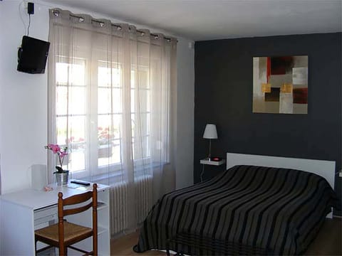 Family Quadruple Room | Desk, free cribs/infant beds, free WiFi