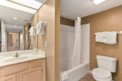 Room, 2 Bedrooms | Bathroom | Combined shower/tub, free toiletries, hair dryer, towels