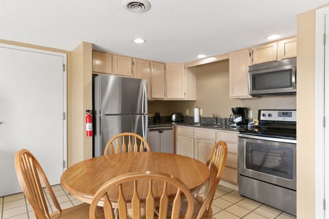 Deluxe Room, 1 Bedroom | Private kitchen | Fridge, microwave, oven, stovetop