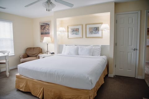 Grand Room, 3 Bedrooms | Desk, iron/ironing board, WiFi, bed sheets