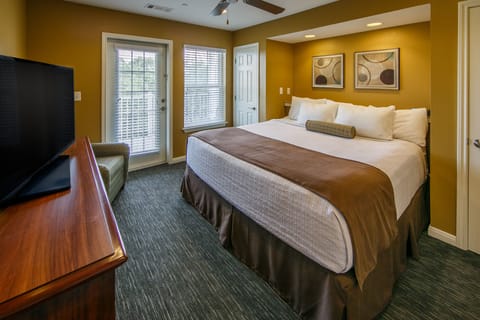 Villa, 2 Bedrooms | Desk, iron/ironing board, WiFi, bed sheets