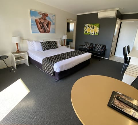 King Superior (Upstairs) | Desk, iron/ironing board, free WiFi, bed sheets