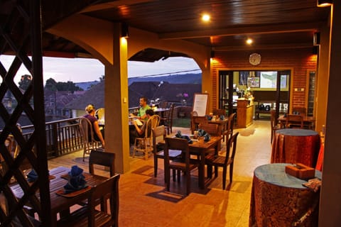 Breakfast, lunch, dinner served; Indonesian cuisine 